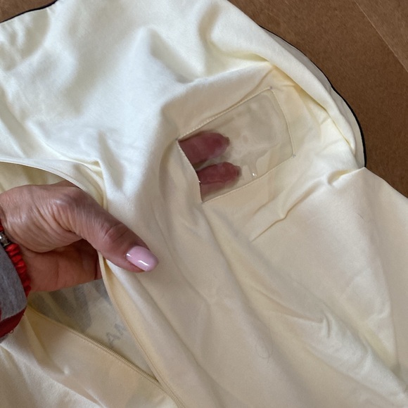 Fendi garment bag , cotton fabric with black piping around.(perfect condition) - Picture 5 of 6